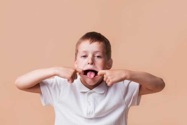 Причины и лечение лопнувших губ у ребенка